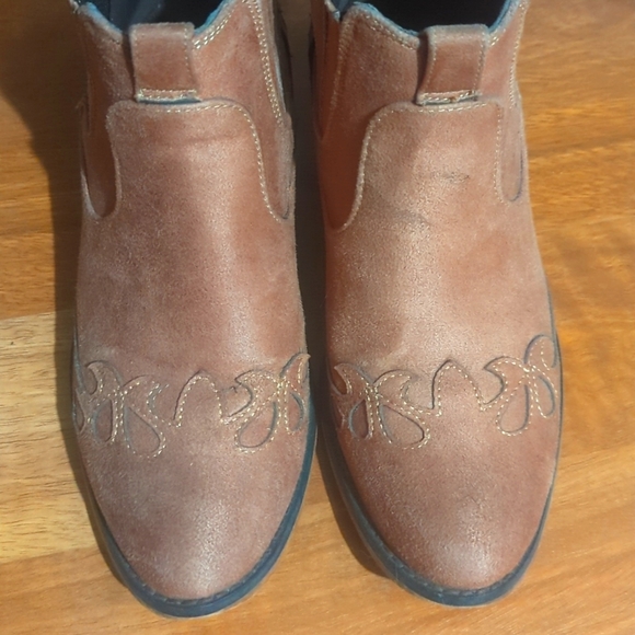 Boots - Picture 2 of 4